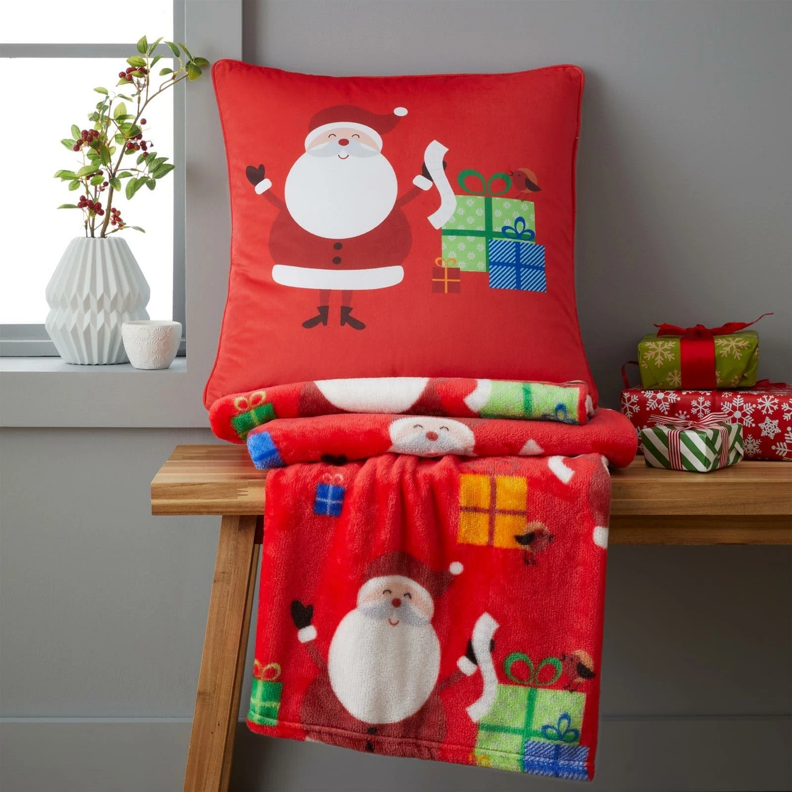 Santa's Christmas Presents Fleece Throw Red 7 Santa's Christmas Presents Fleece Throw Red - Image 5