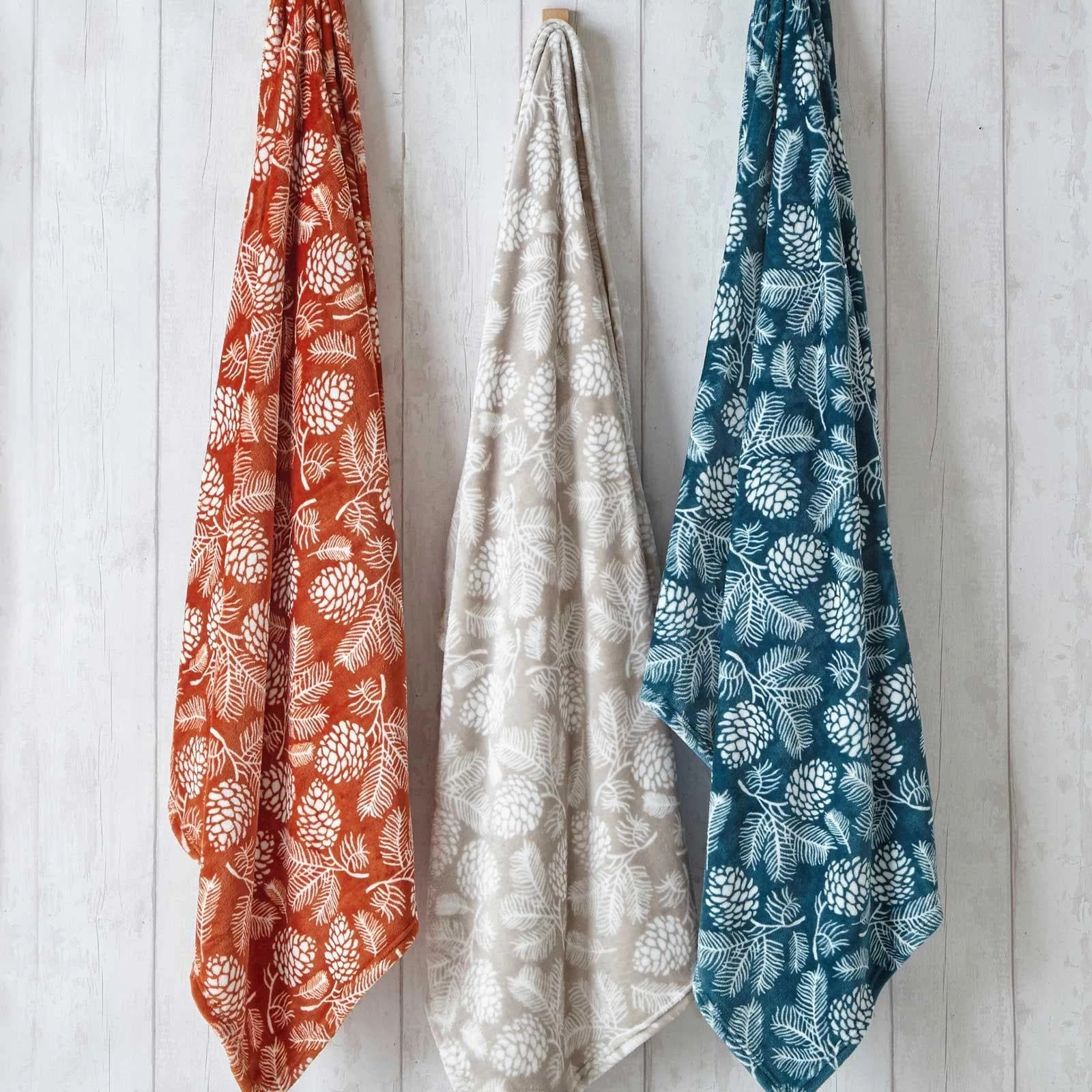 Furn Irwin Woodland Fleece Throw Rust 140cm X 180cm 6 Furn Irwin Woodland Fleece Throw Rust 140cm X 180cm - Image 4