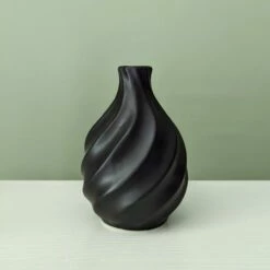Ideal Silhouette Swirl Bud Vase 13cm Black -Ideal Shop 4 bcca8181 055b 4373 893d 6c6cf9373c3e