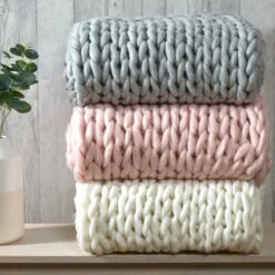 Chunky Cable Knit Throw Cream 120cm X 150cm -Ideal Shop main 1 636e3387 1b95 4719 a52e 3d92e6b58462