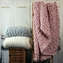 Chunky Cable Knit Throw Blush Pink 120cm X 150cm -Ideal Shop main 3 47150bc9 a6a7 4597 9bf4 393c41ba858b