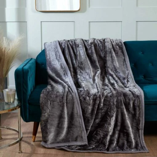 So Soft Faux Fur Mink Throw Silver -Ideal Shop silver 2 431760fa dda7 4784 a269 4eaa09b1f7fe