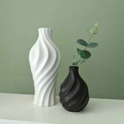 Ideal Silhouette Swirl Bud Vase 13cm Black -Ideal Shop white black